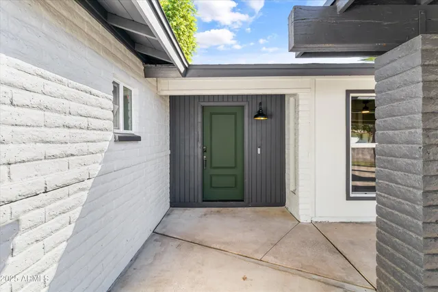 $1,055,000 | 2029 West Shawnee Drive, Chandler, AZ 85224