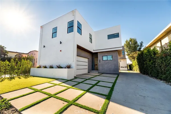 $5,395 | 1805 South Longwood Avenue, Los Angeles, CA 90019