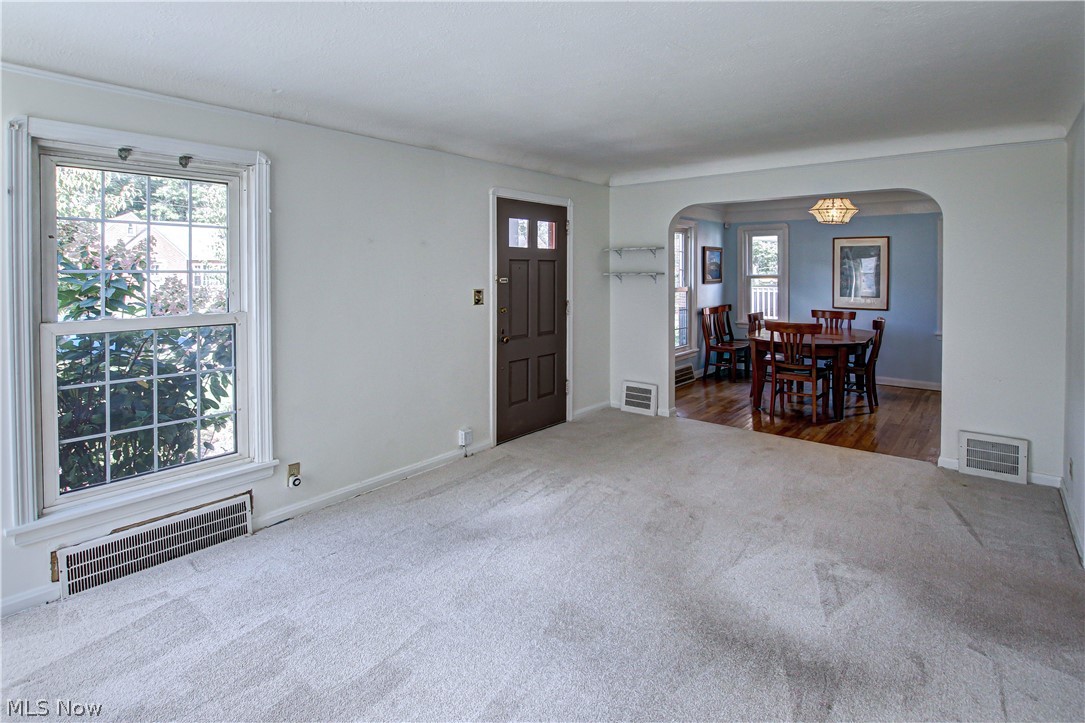 1571 Felton Road Cleveland, OH 44121 - Photo 4 of 34