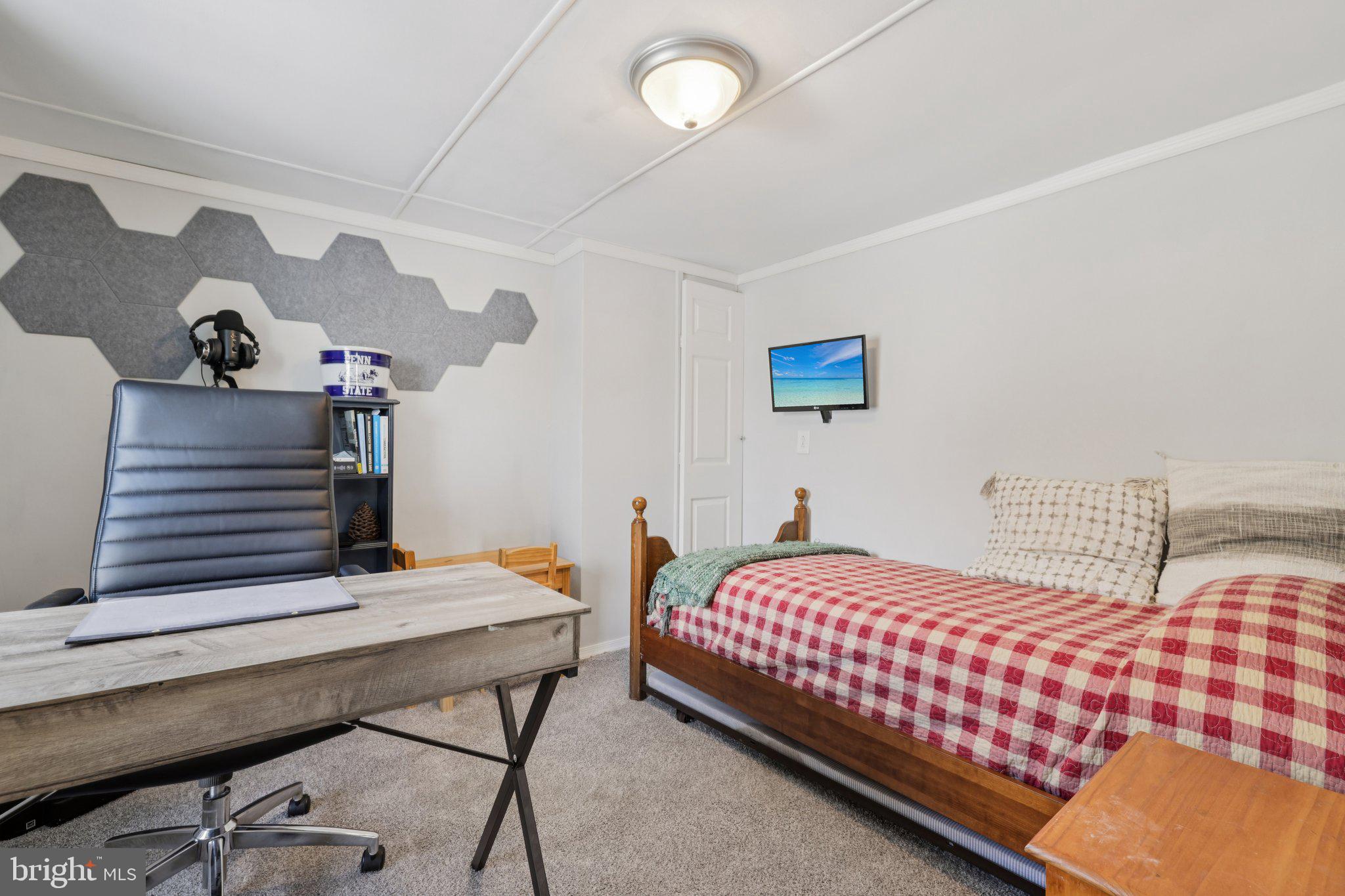 519 North Maple Avenue Brunswick, MD 21716 - Photo 20 of 26 a bedroom with a bed and a table