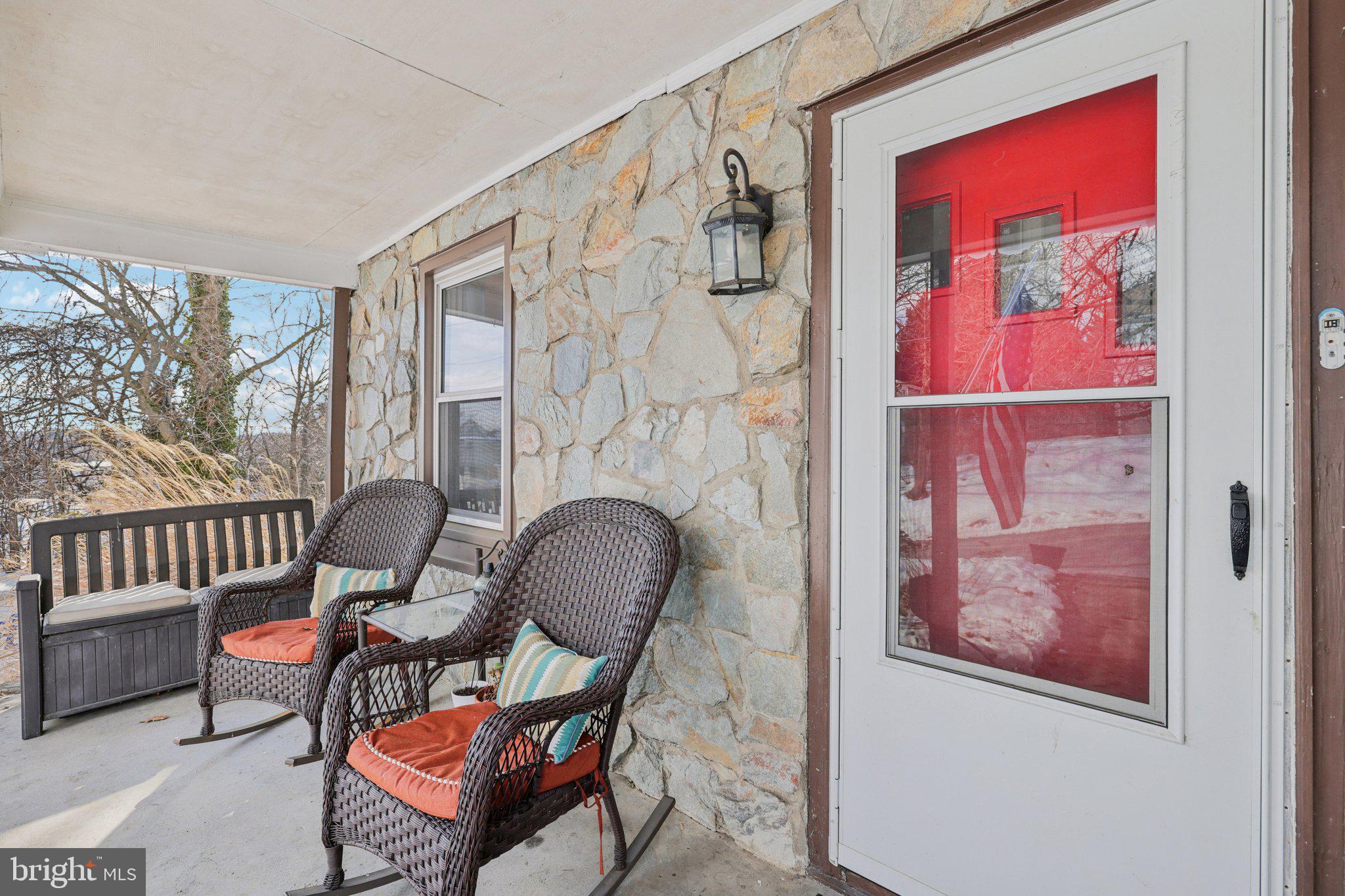 519 North Maple Avenue Brunswick, MD 21716 - Photo 2 of 26 a view of a livingroom with furniture and a window