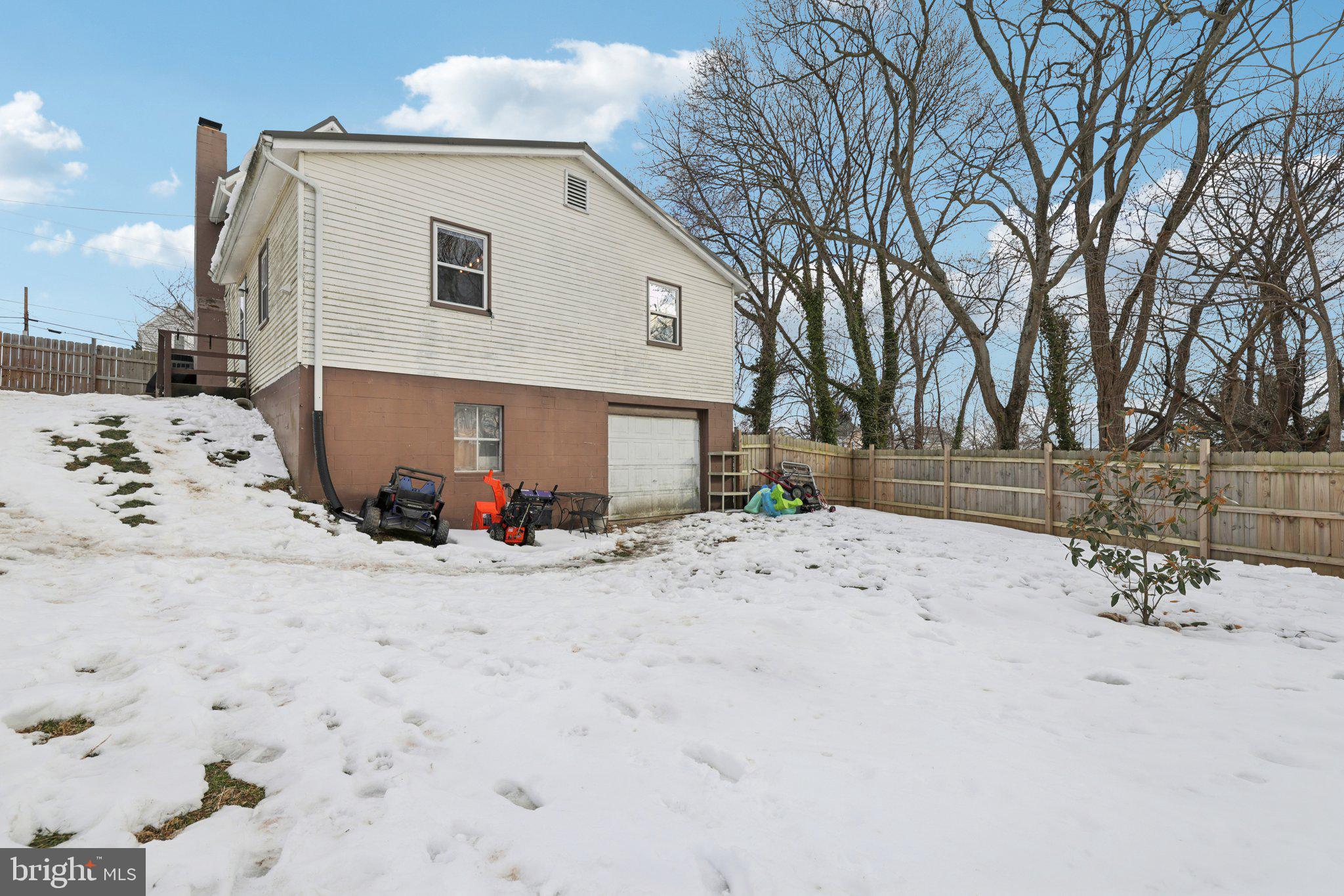519 North Maple Avenue Brunswick, MD 21716 - Photo 23 of 26 a view of a terrace with a snow