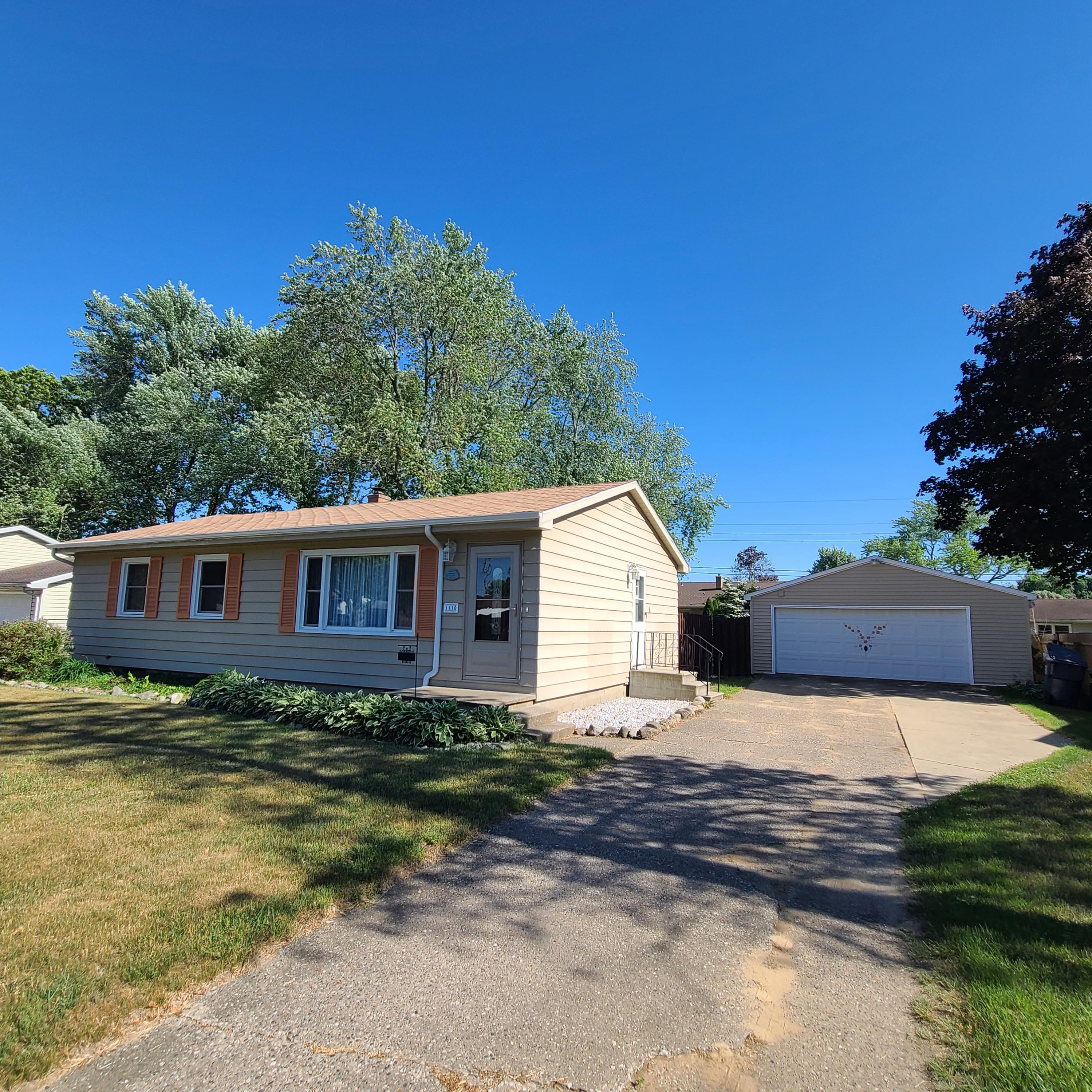 1110 Wedgewood Road St. Joseph, MI 49085 - Photo 4 of 26 side drive