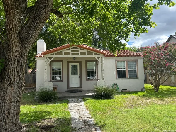 $1,395 | 1030 Cole Avenue, New Braunfels, TX 78130
