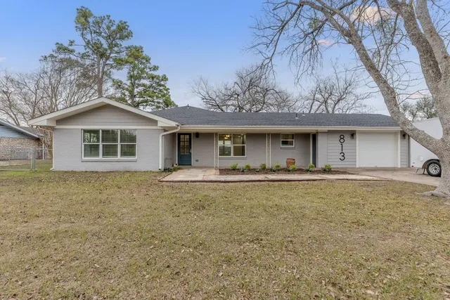 $450,000 | 813 Central Avenue, Elgin, TX 78621
