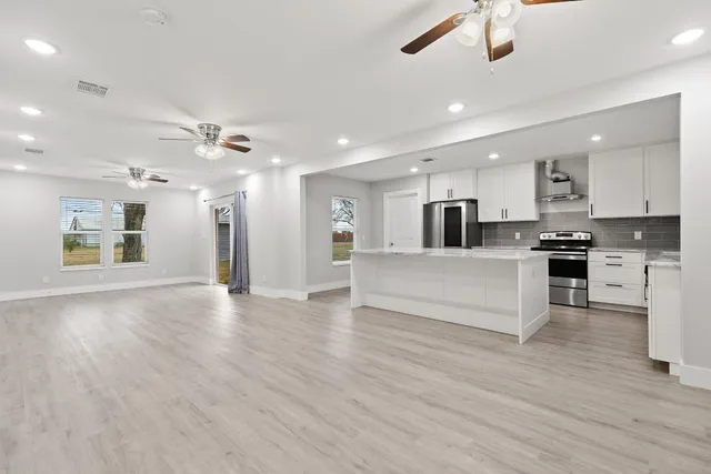 $450,000 | 813 Central Avenue, Elgin, TX 78621