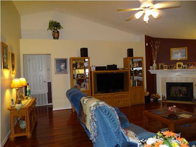 602 Risen Star Drive Crestview, FL 32539 - Photo 9 of 32 Gallery Image 9
