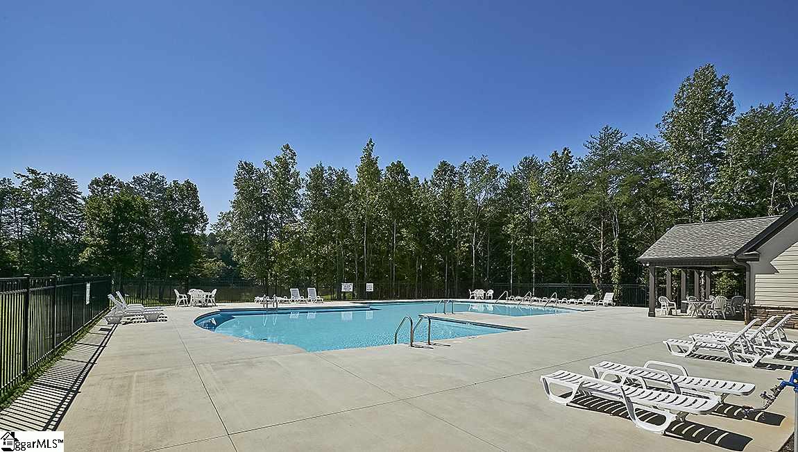 390 Bucklebury Road Greer, SC 29651 - Photo 3 of 11 Gallery Image 3