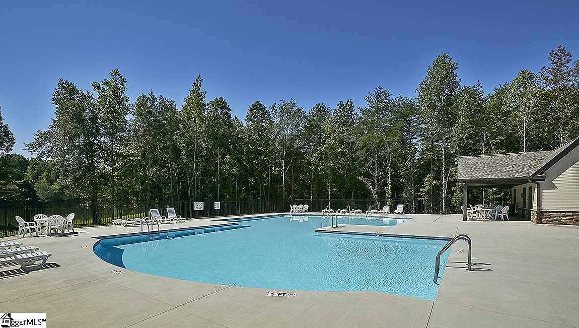 390 Bucklebury Road Greer, SC 29651 - Photo 4 of 11 Gallery Image 4