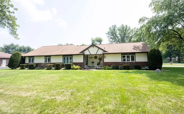 $385,000 | 5179 West Blue Bell Drive, New Palestine, IN 46163