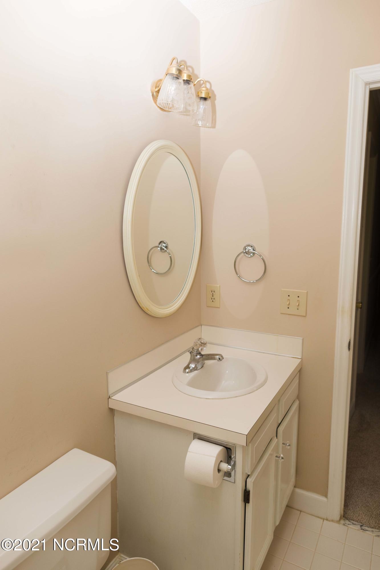 1985 Quail Ridge Road, Unit N Greenville, NC 27858 - Photo 13 of 16 Bath