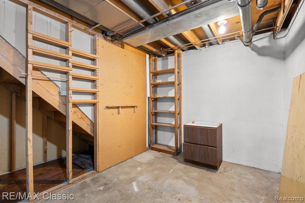 23127 Farmington Road Farmington, MI 48336 - Photo 48 of 51 Gallery Image 48