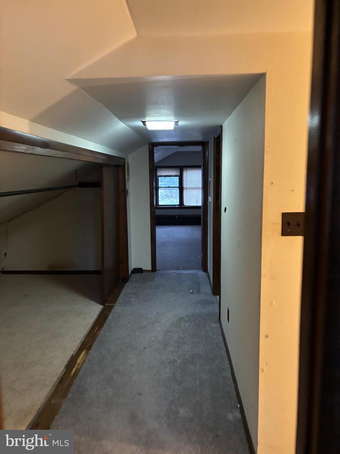 867 Beverly Road Burlington, NJ 08016 - Photo 14 of 23 Spacious hallway with natural light.