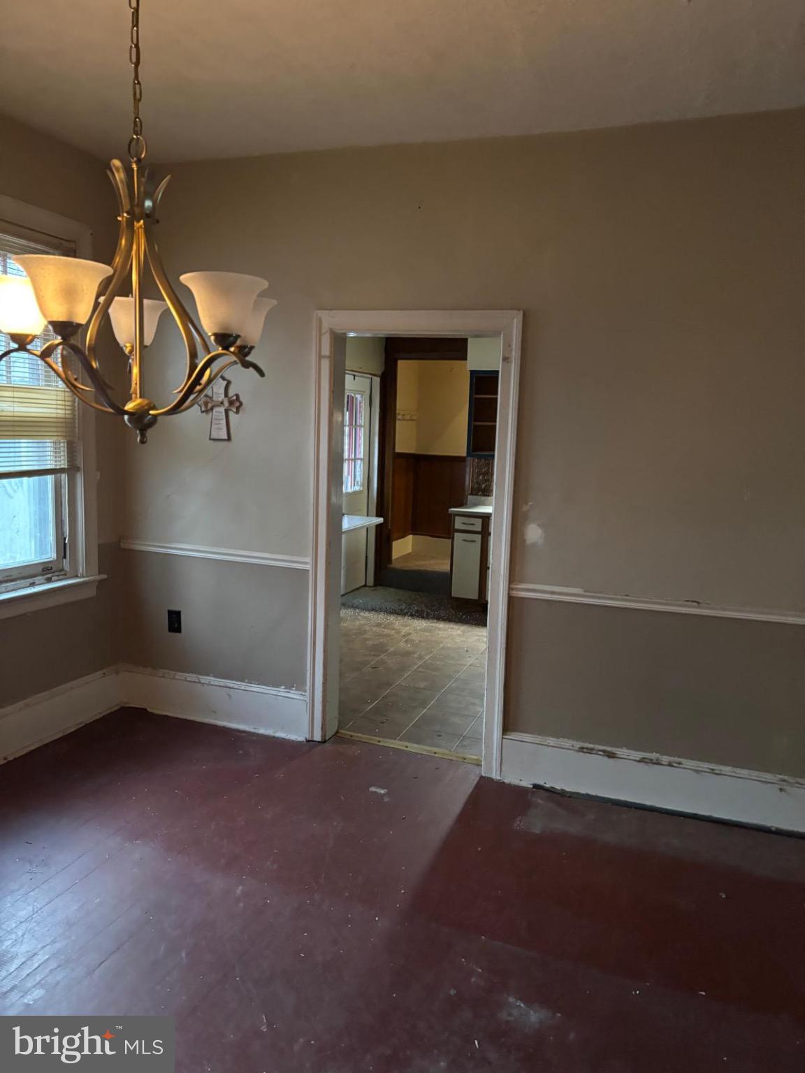 867 Beverly Road Burlington, NJ 08016 - Photo 5 of 23 Charming entryway to a cozy kitchen space.