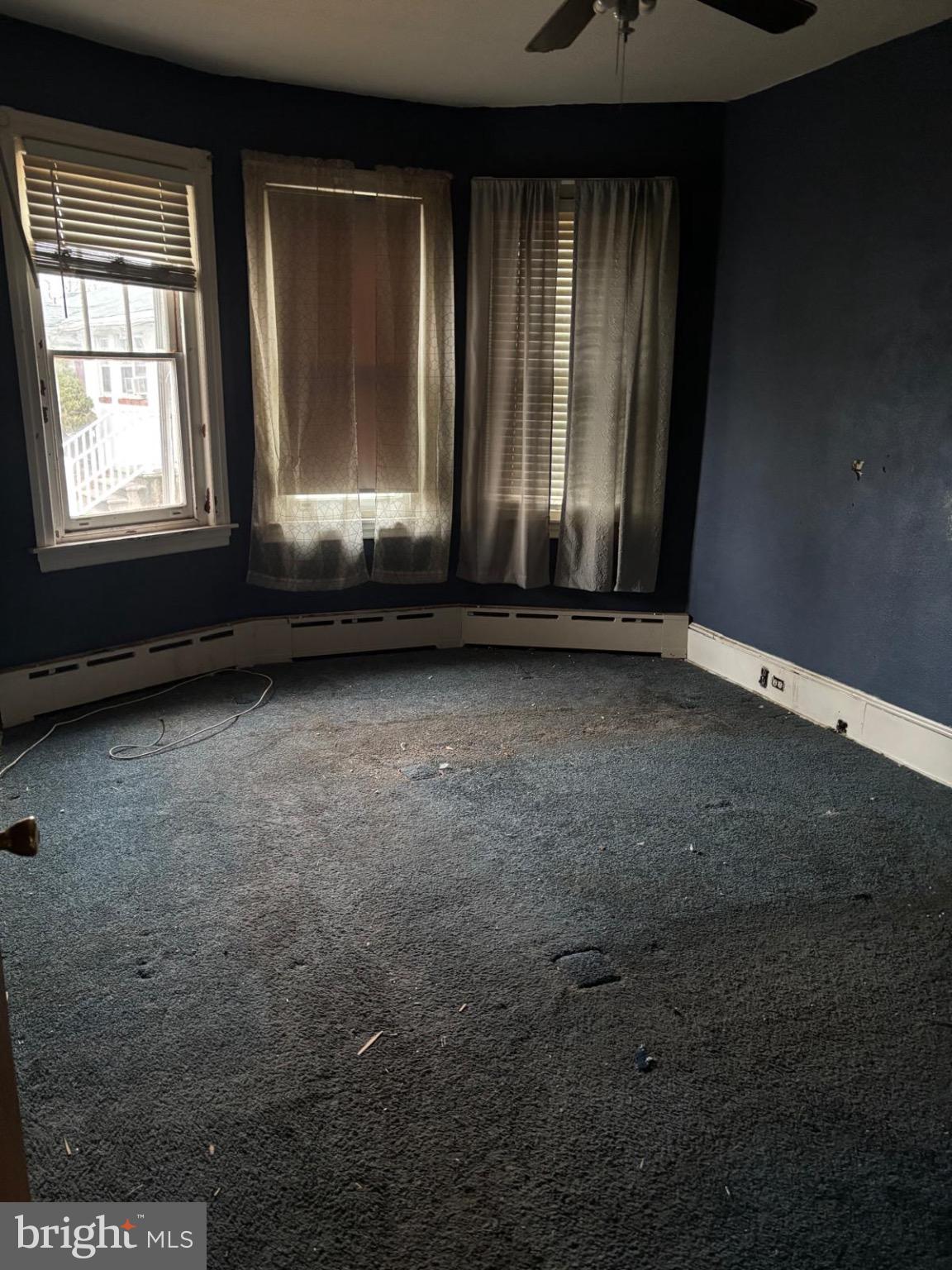 867 Beverly Road Burlington, NJ 08016 - Photo 6 of 23 Spacious room with natural light and charm.