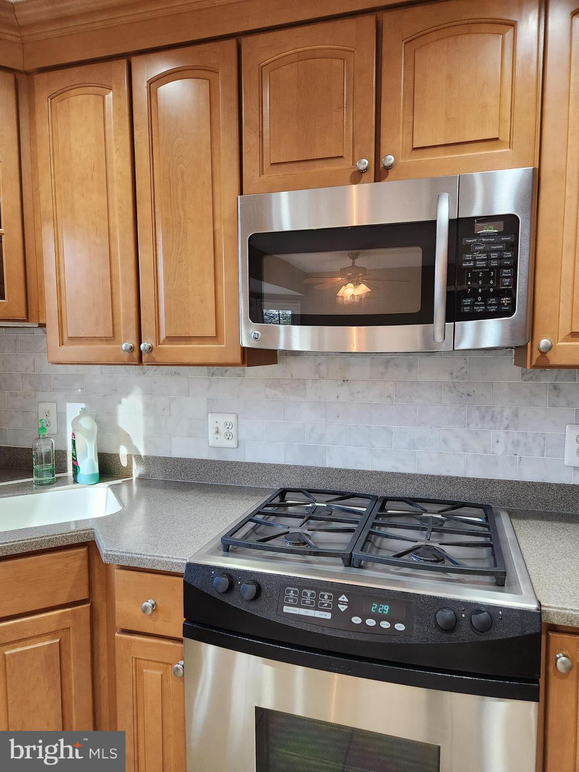 8230 Riverside Road Alexandria, VA 22308 - Photo 14 of 49 Marble backsplash