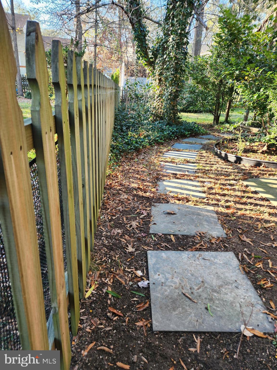 8230 Riverside Road Alexandria, VA 22308 - Photo 47 of 49 Fencing