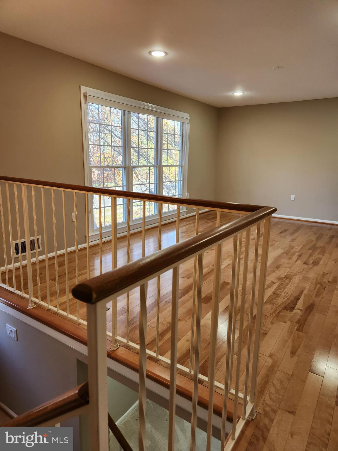 8230 Riverside Road Alexandria, VA 22308 - Photo 5 of 49 Bright, sunny, beautiful hardwoods thruout