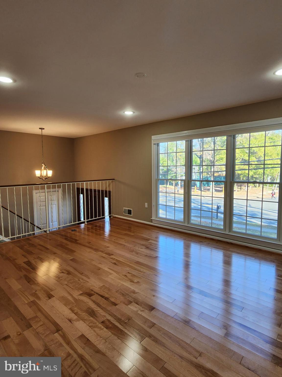 8230 Riverside Road Alexandria, VA 22308 - Photo 7 of 49 Huge windows in bright living area