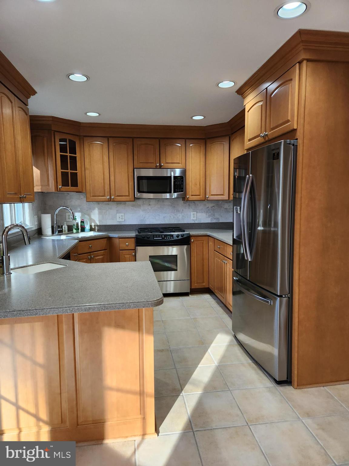 8230 Riverside Road Alexandria, VA 22308 - Photo 9 of 49 Recessed lighting throughout