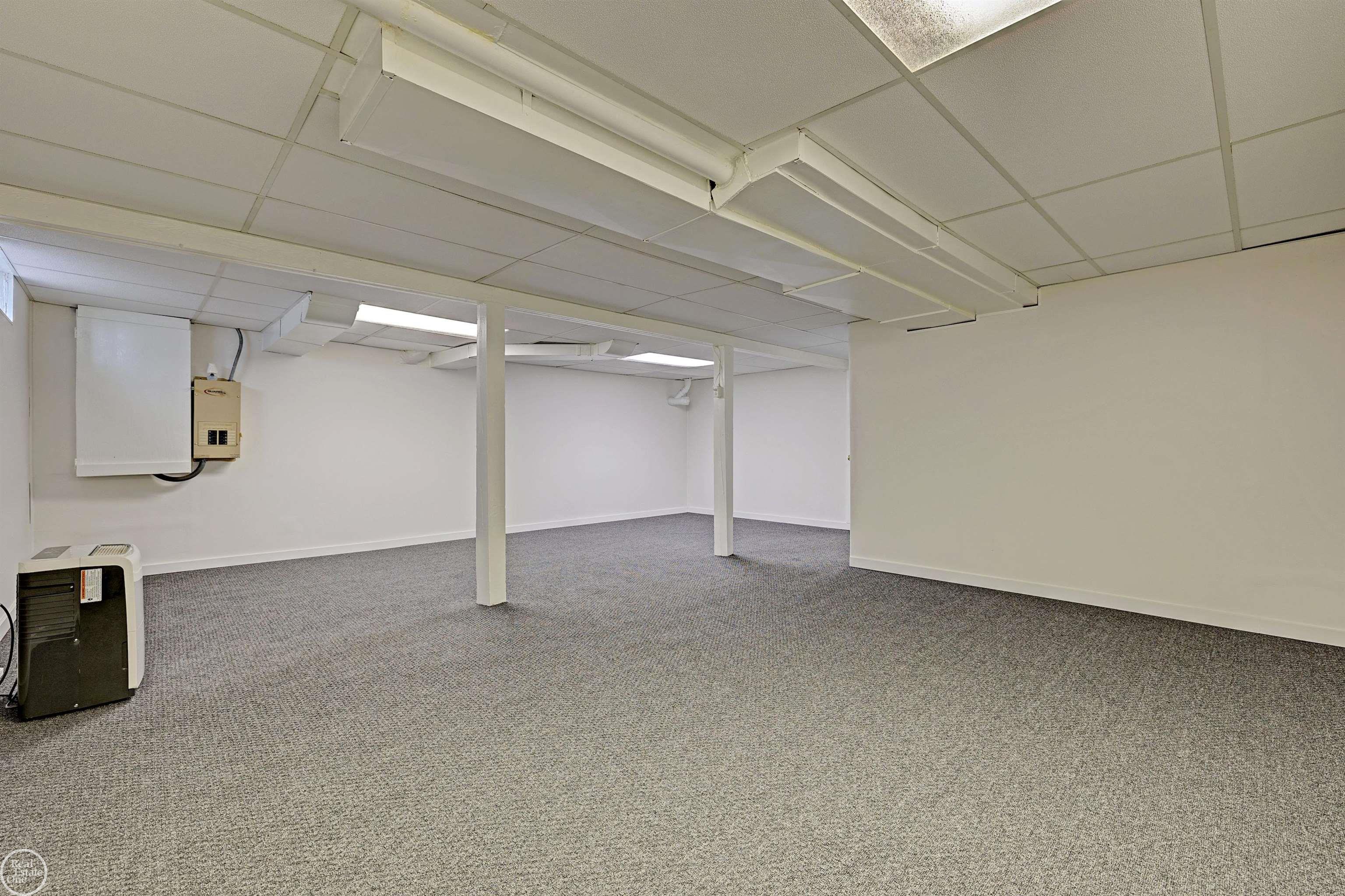1180 West Curtis Road Saginaw, MI 48601 - Photo 46 of 71 50124551-45.JPG