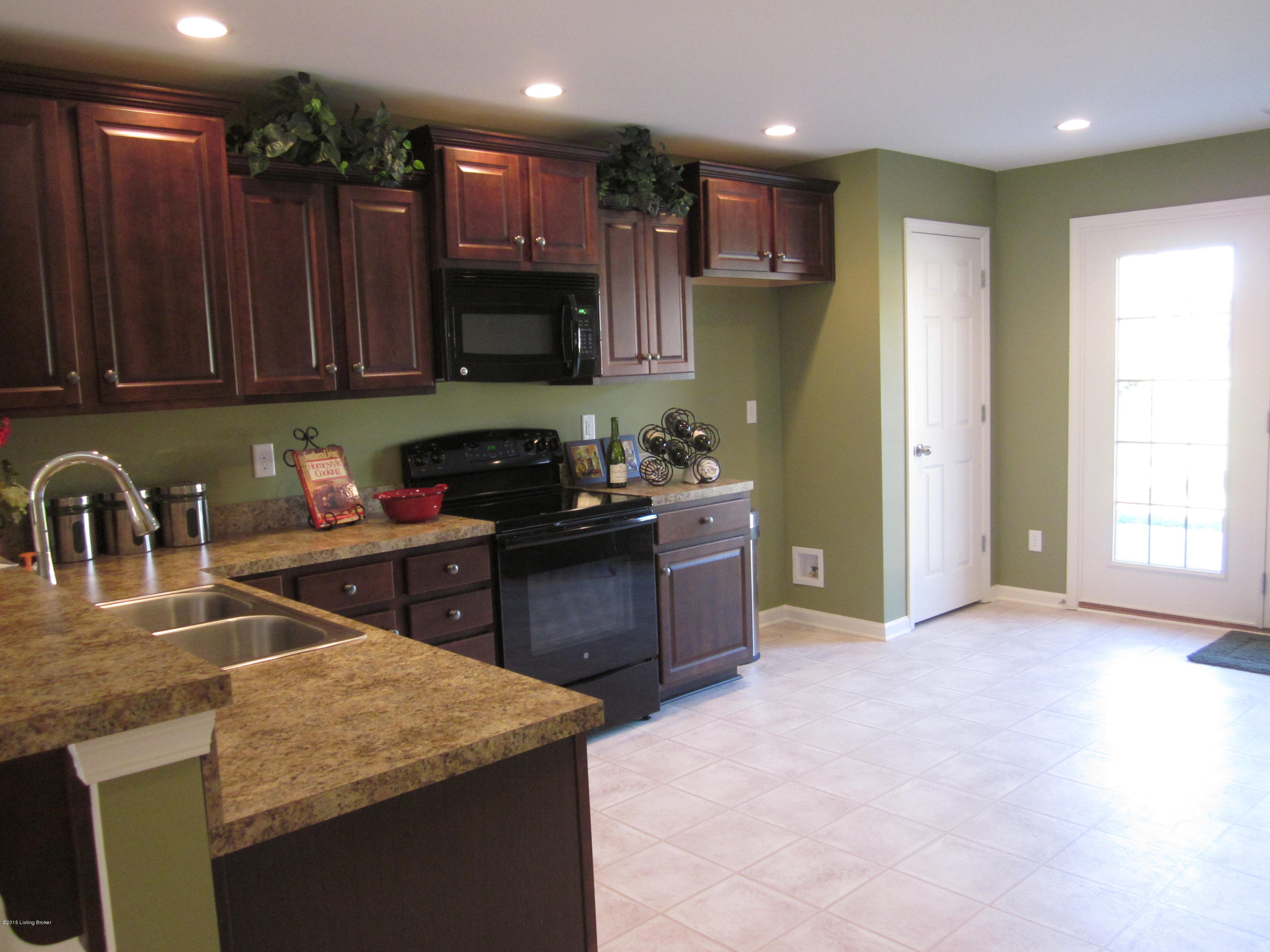 36 Renate Road Louisville, KY 40291 - Photo 5 of 13 2015-11-22 15.57.47