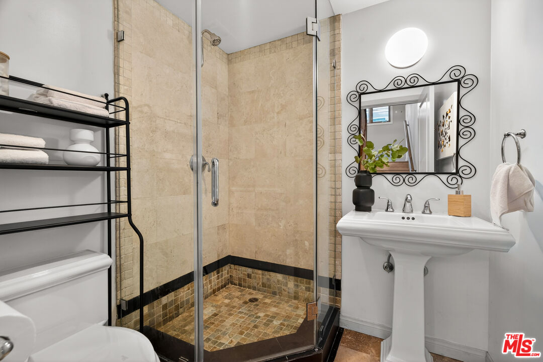 2411 4th Street, Unit 2 Santa Monica, CA 90405 - Photo 37 of 47