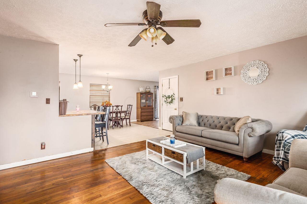 W_9615_Welch_Rd-001