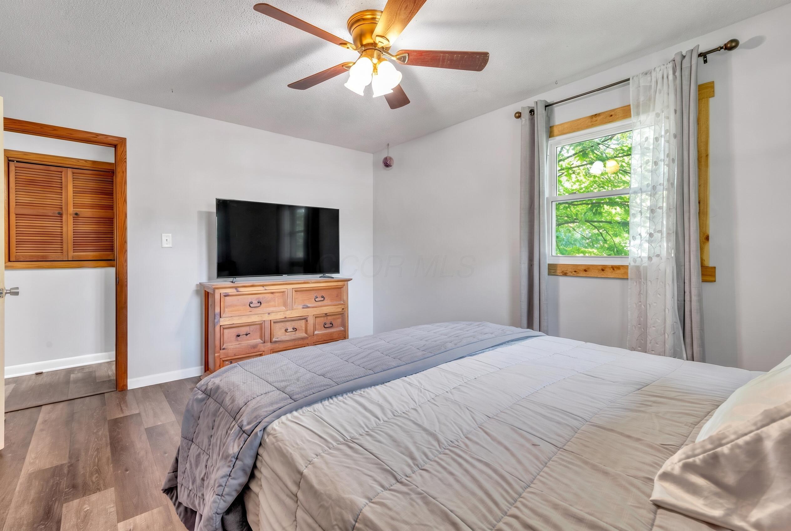 281 Middle Ground Road Southwest Pataskala, OH 43062 - Photo 19 of 52 Bedroom