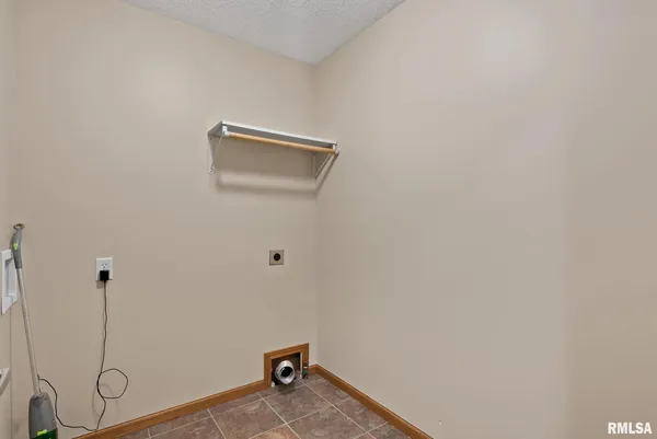 $395,000 | 6112 34th Ave A Court, Moline, IL 61265
