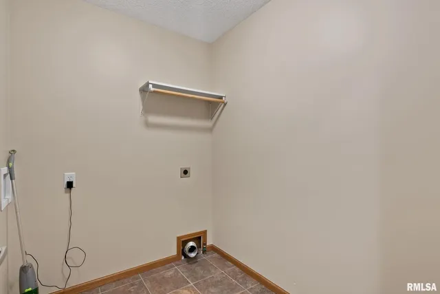 $395,000 | 6112 34th Ave A Court, Moline, IL 61265