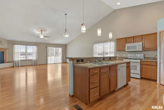 $395,000 | 6112 34th Ave A Court, Moline, IL 61265