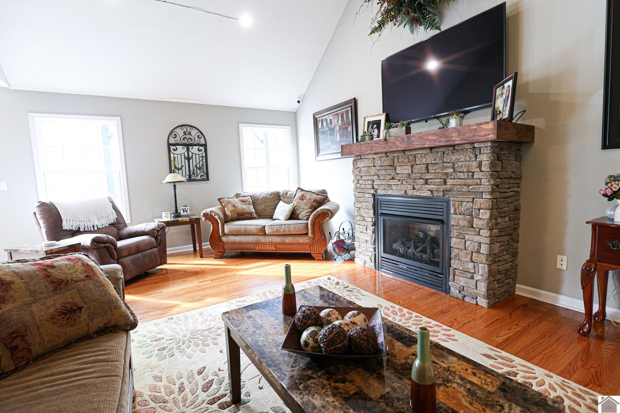 255 Harting Ridge Road West Paducah, KY 42086 - Photo 27 of 45 Living Room