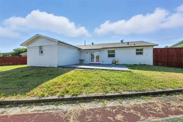 a view of an house with backyard space and balcony