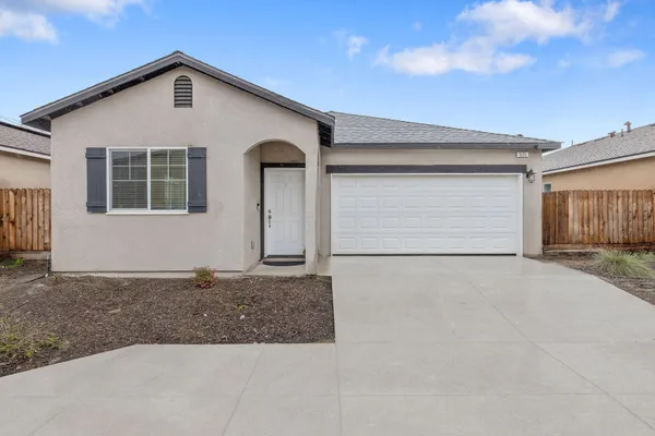 $375,000 | 535 Sandtrap Lane, Lemoore, CA 93245
