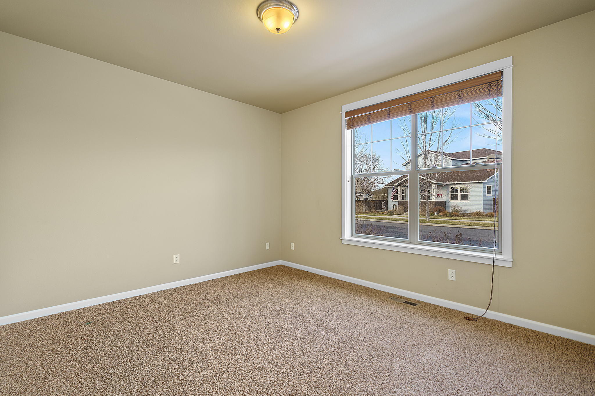 1408 Northeast Hudspeth Road Prineville, OR 97754 - Photo 17 of 26 Guest bed