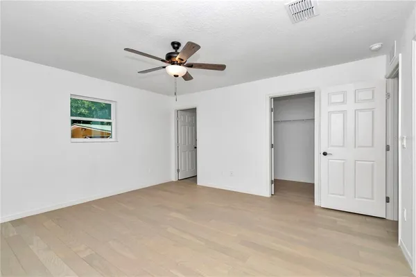 a view of empty room with ceiling fan