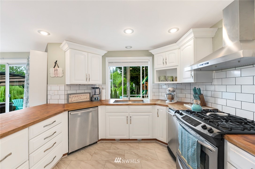 810 North Waugh Road Mount Vernon, WA 98273 - Photo 12 of 40 Gallery Image 12