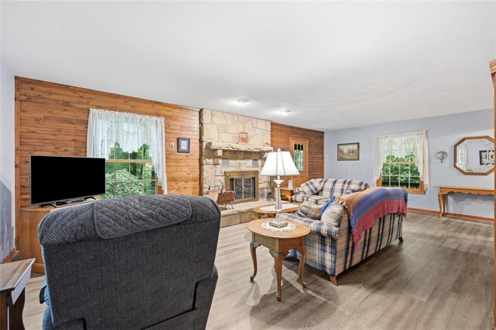 137 Spring Valley Road Valencia, PA 16059 - Photo 10 of 48