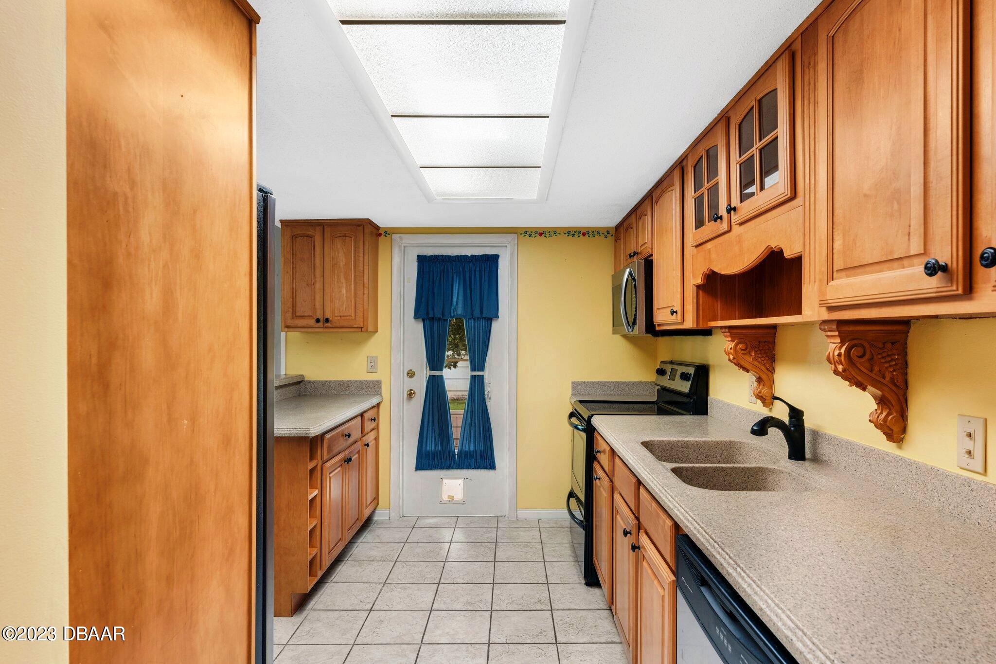 997 Parkwood Drive Ormond Beach, FL 32174 - Photo 4 of 25 997 Parkwood kitchen to patio door