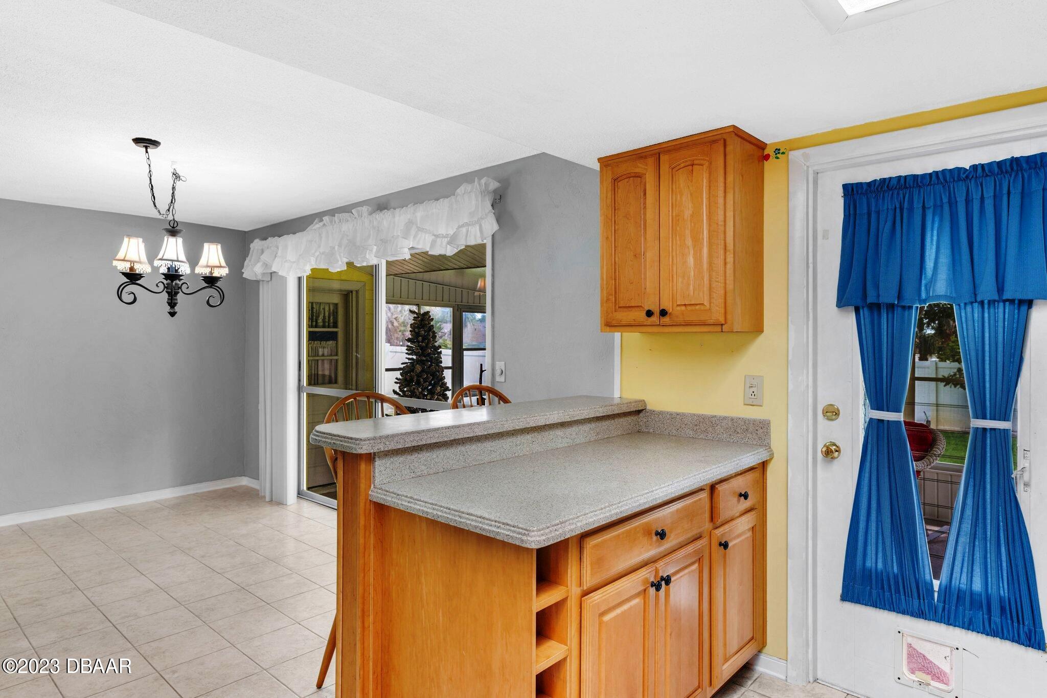 997 Parkwood Drive Ormond Beach, FL 32174 - Photo 6 of 25 997 Parkwood kitchen bar