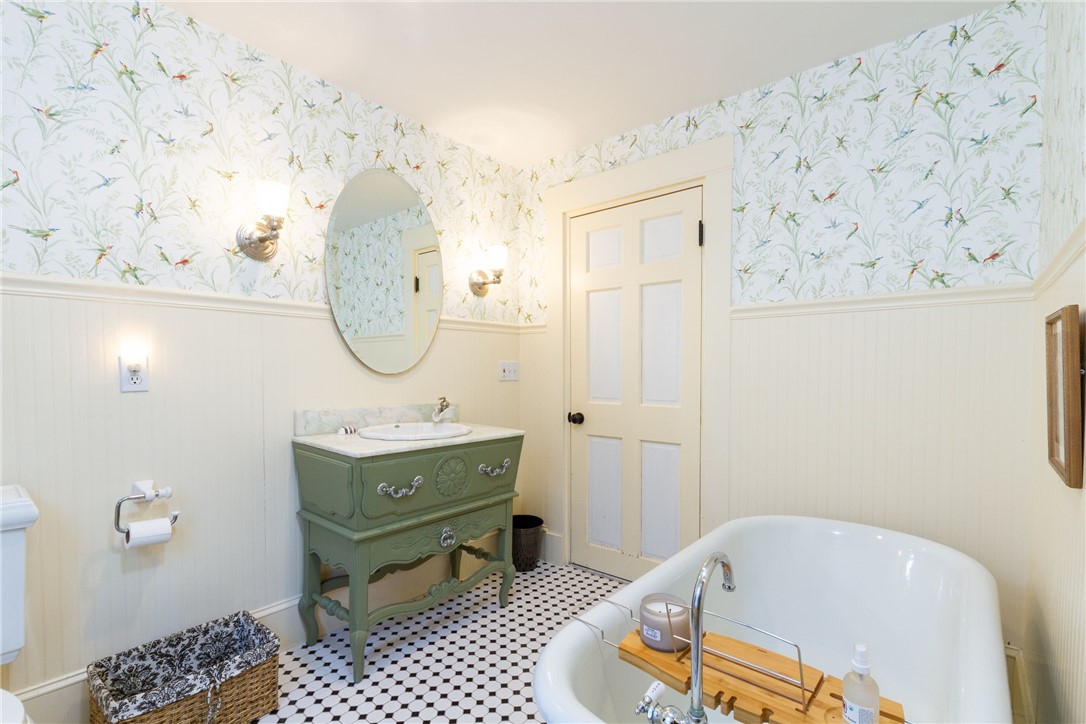 32 Broad Street Warren, RI 02885 - Photo 37 of 45 Bedroom 4 ensuite