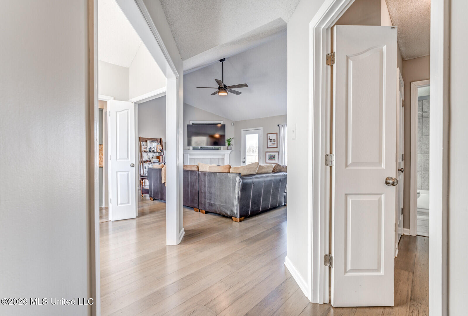 2878 Rutherford Drive Southaven, MS 38672 - Photo 3 of 37 05_DSC01014_5_6_7_8_mls - Copy