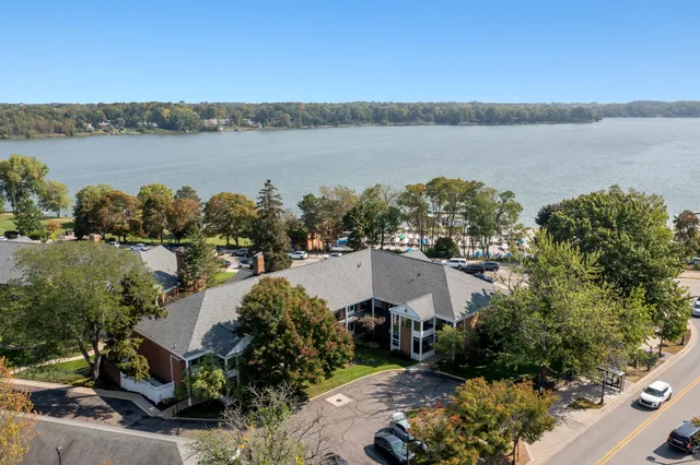 $4,000 | 2311 Wealthy Street Southeast, Unit 22, Grand Rapids, MI 49506