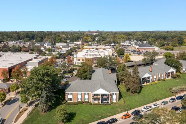 $4,000 | 2311 Wealthy Street Southeast, Unit 22, East Grand Rapids, MI 49506