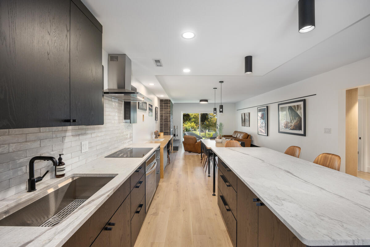 2311 Wealthy Street Southeast, Unit 22 Grand Rapids, MI 49506 - Photo 6 of 31 IMG_1008 (29)