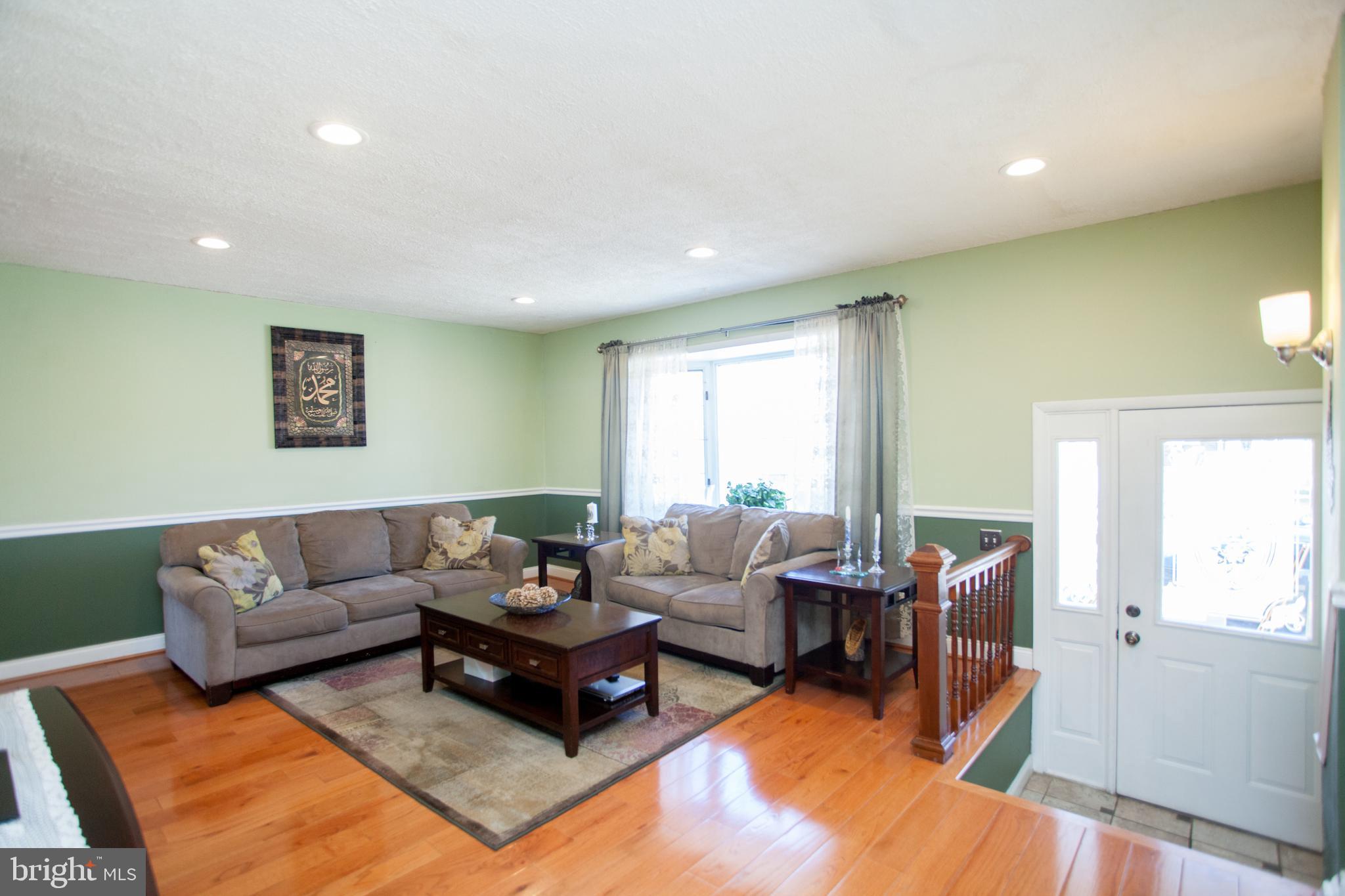 12516 Chilton Road Philadelphia, PA 19154 - Photo 3 of 73 Living Room, Entrance Foyer