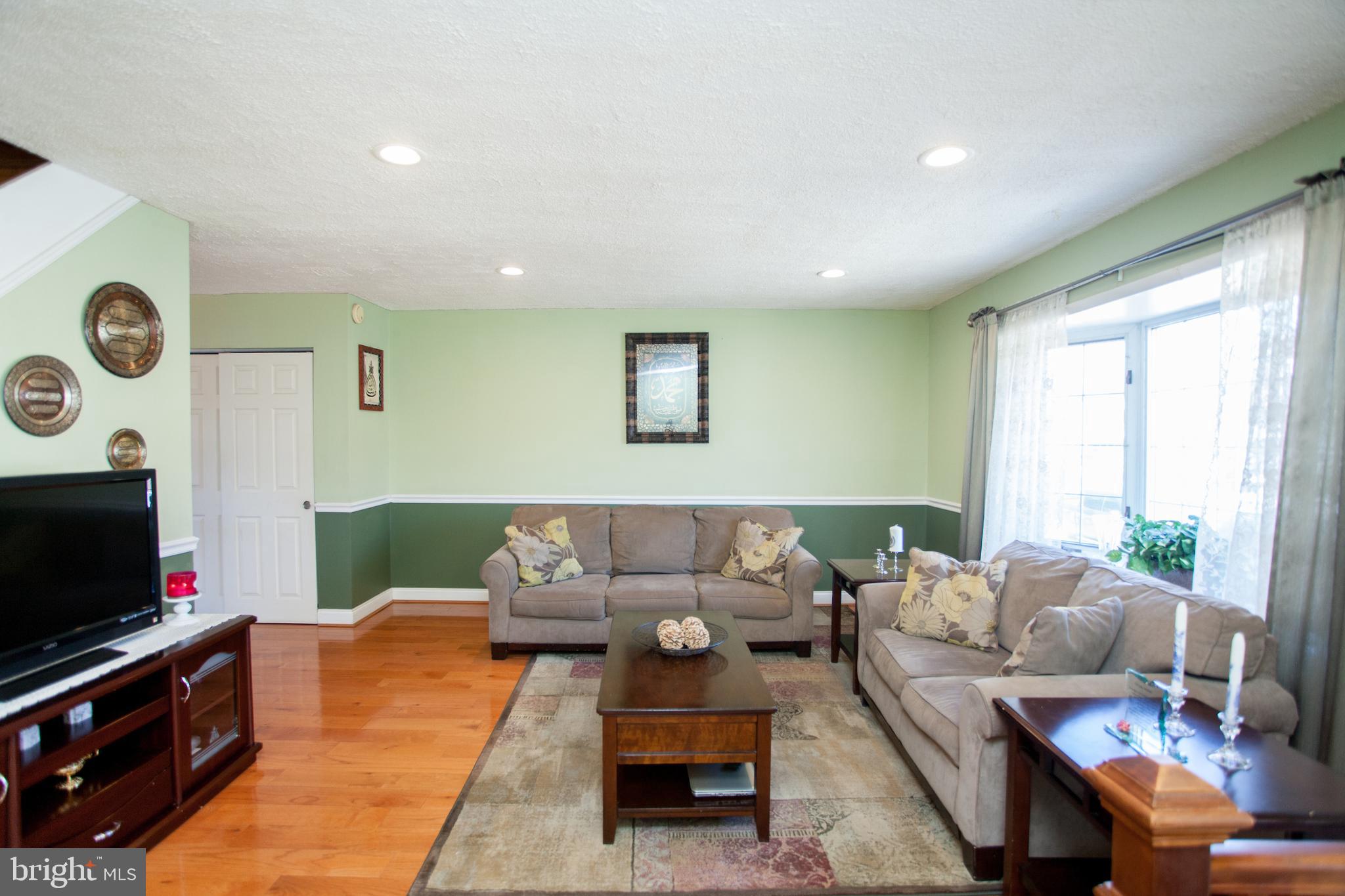 12516 Chilton Road Philadelphia, PA 19154 - Photo 4 of 73 Living Room