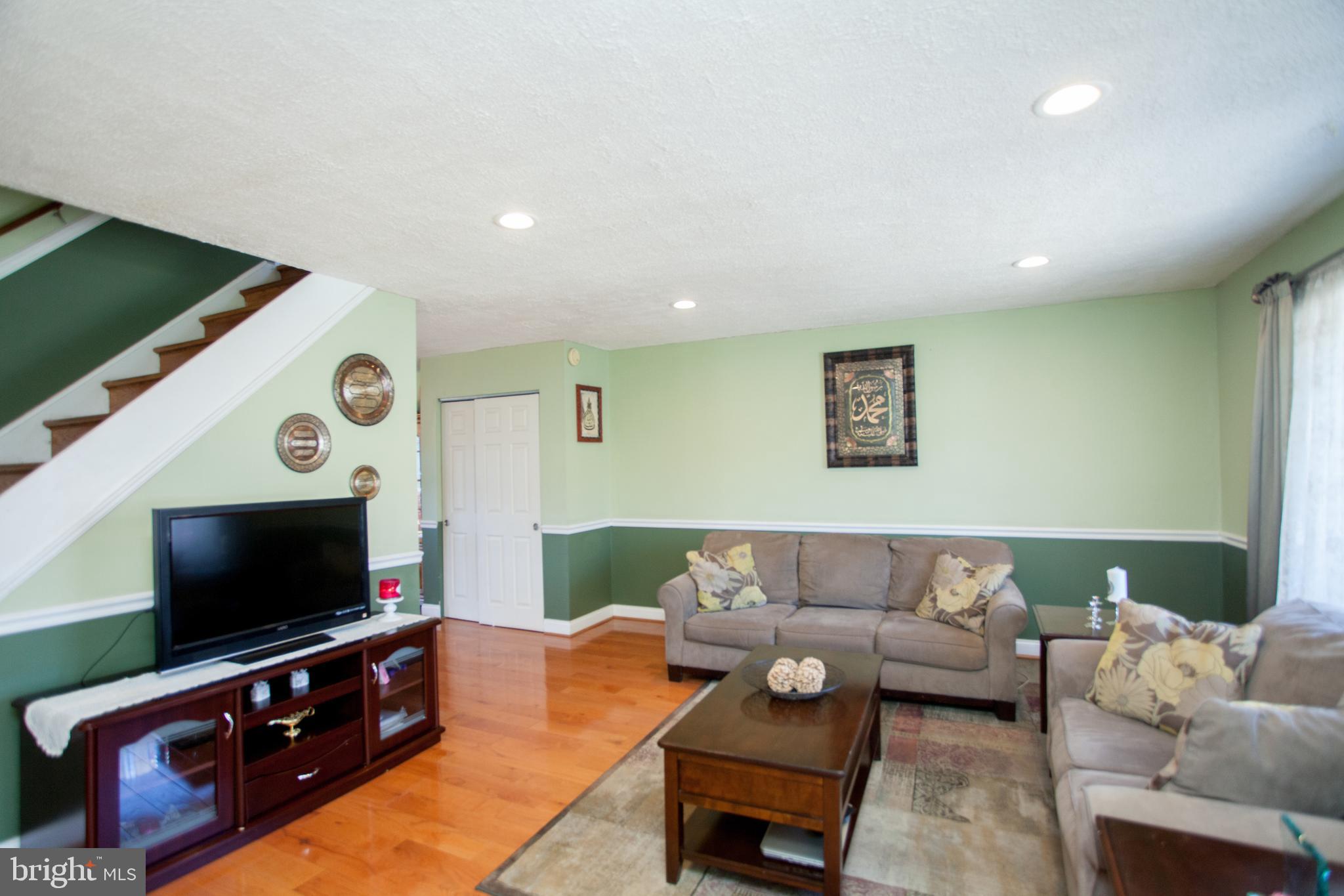 12516 Chilton Road Philadelphia, PA 19154 - Photo 5 of 73 Living Room