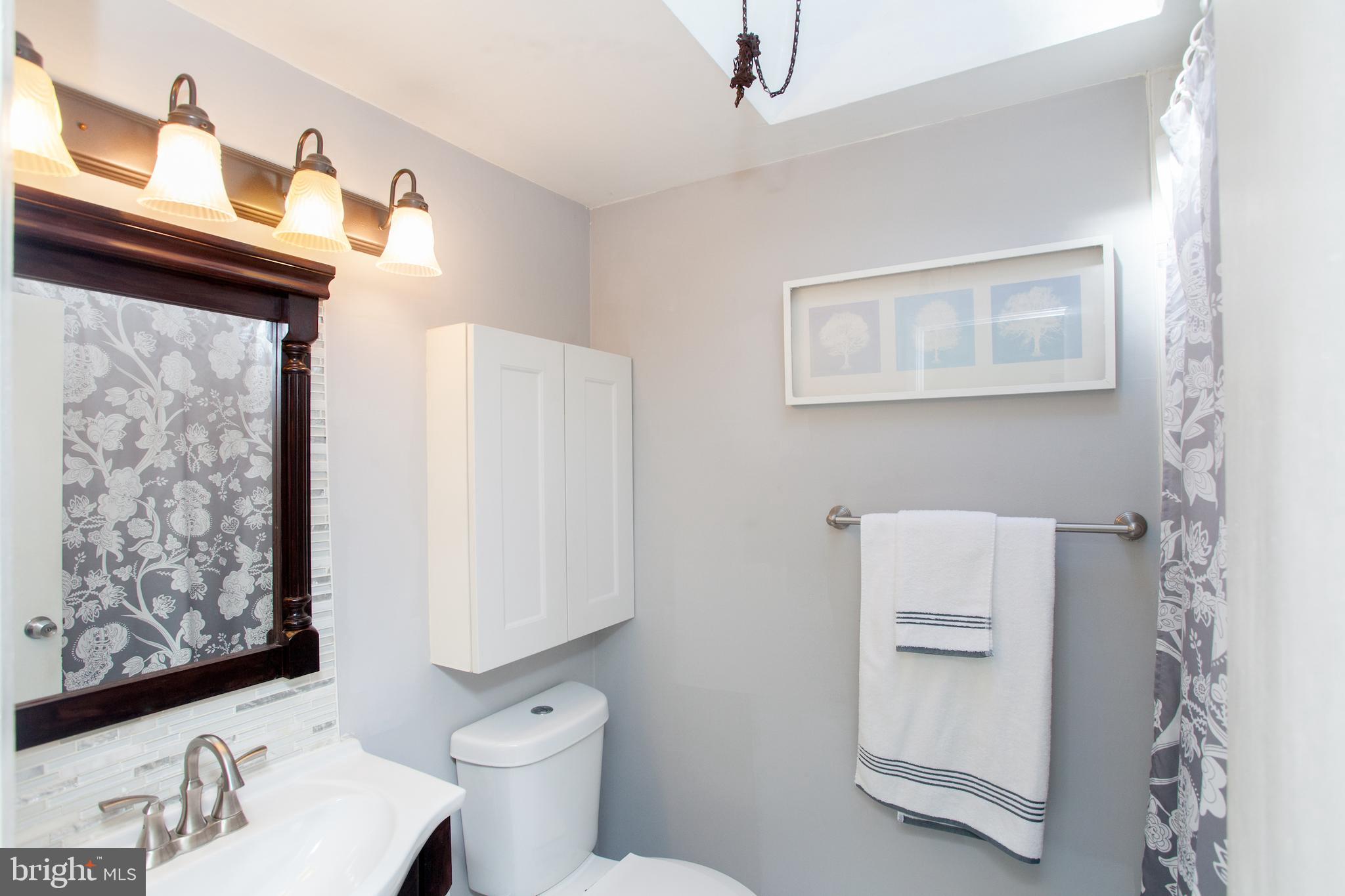 12516 Chilton Road Philadelphia, PA 19154 - Photo 44 of 73 Hall Bath